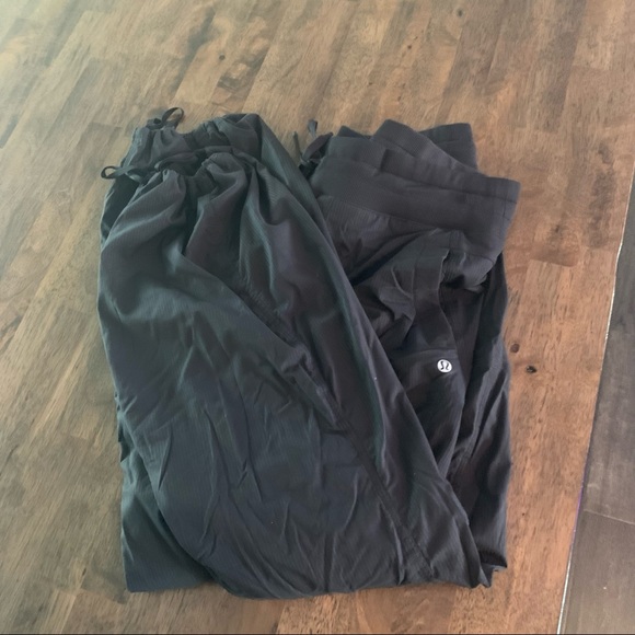Lululemon dance pants in black - Picture 2 of 4